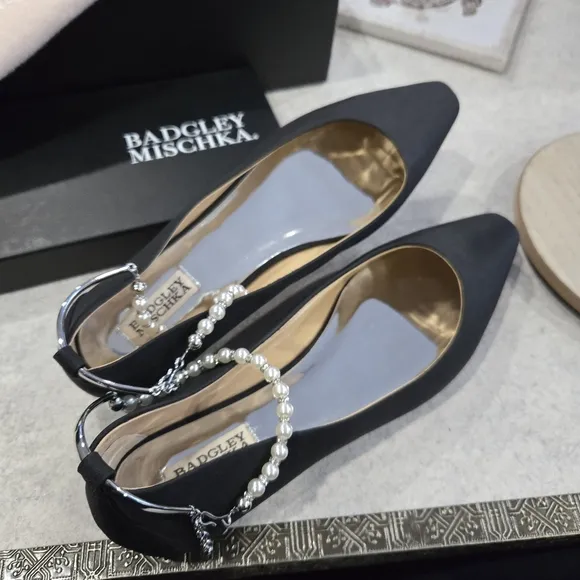 🐢 Badgley Mischia London Pearl Ankle Strap Flats Size 11