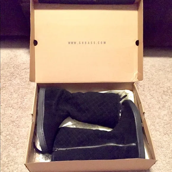 🆕 In Box G. H. Bass Black Boots size 8.5