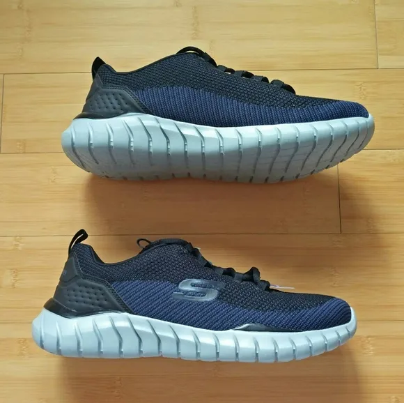 -NEW- Men's Skechers Overhaul - Landhedge Sneakers 11.5