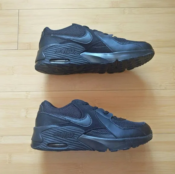 -NEW- Nike Air Max Excee Sneakers 2Y (Youth)