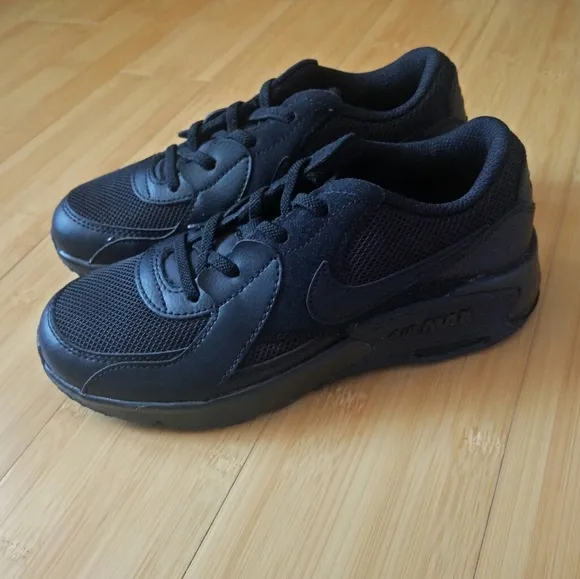-NEW- Nike Air Max Excee Sneakers 2Y (Youth)