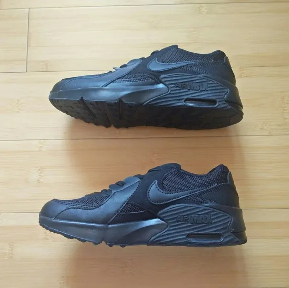 -NEW- Nike Air Max Excee Sneakers 2Y (Youth)