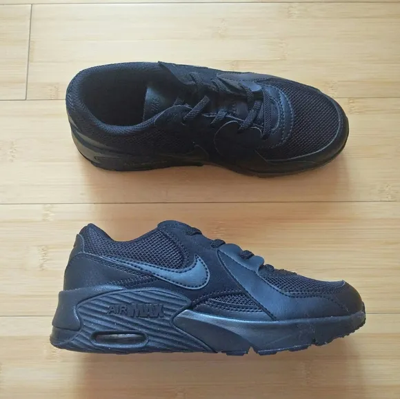 -NEW- Nike Air Max Excee Sneakers 2Y (Youth)
