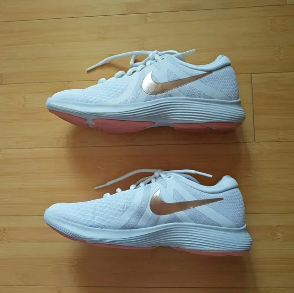 -NEW- Nike Revolution 4 Sneakers 6