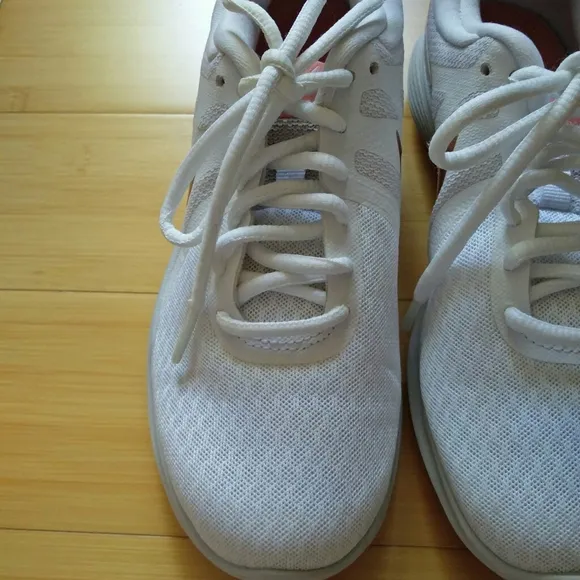 -NEW- Nike Revolution 4 Sneakers 6