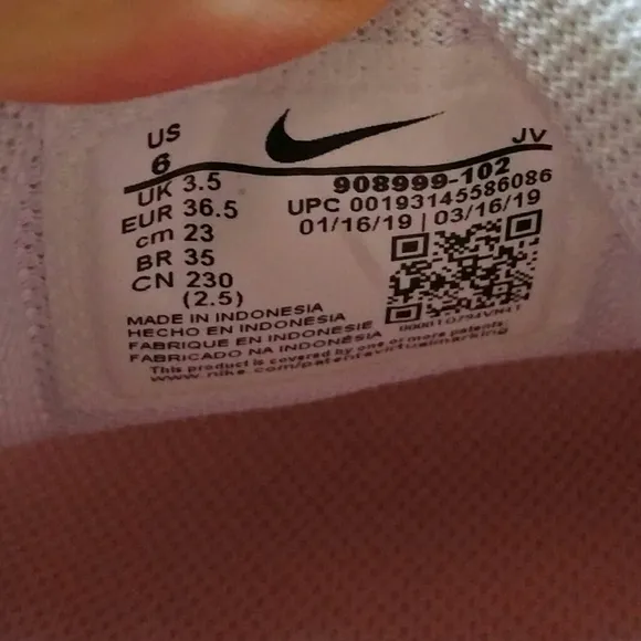 -NEW- Nike Revolution 4 Sneakers 6