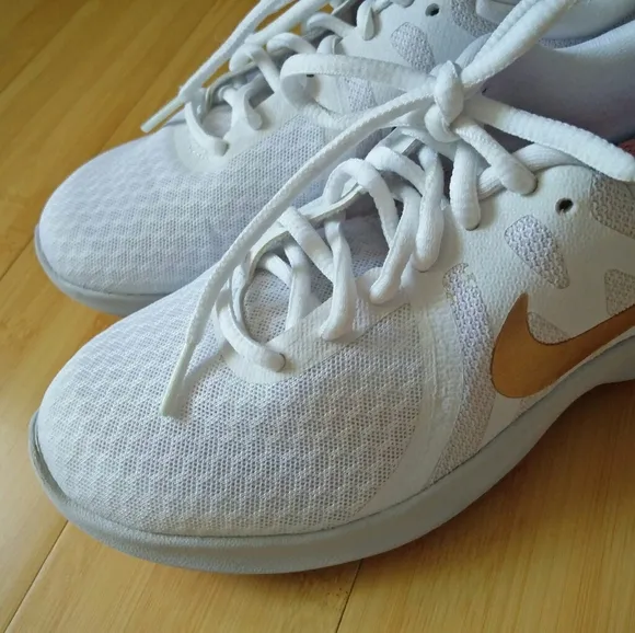 -NEW- Nike Revolution 4 Sneakers 6