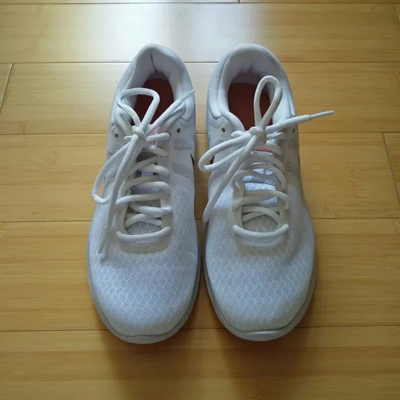 -NEW- Nike Revolution 4 Sneakers 6