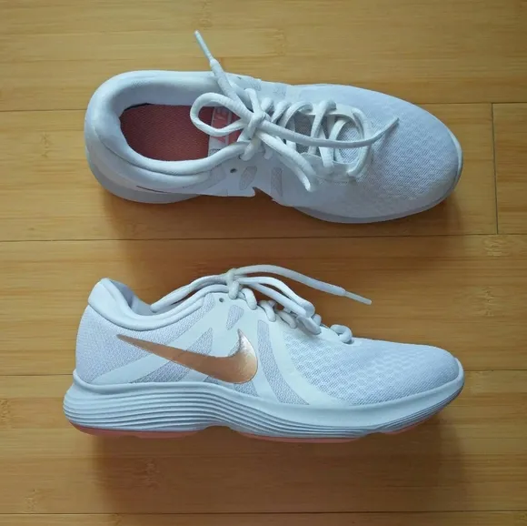 -NEW- Nike Revolution 4 Sneakers 6