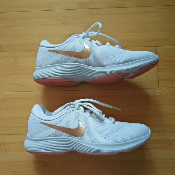 -NEW- Nike Revolution 4 Sneakers 6