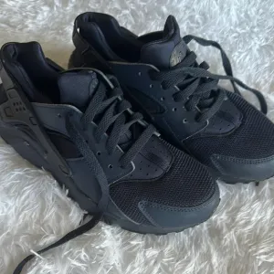 🎮 Nike Huarache Blue Sneakers