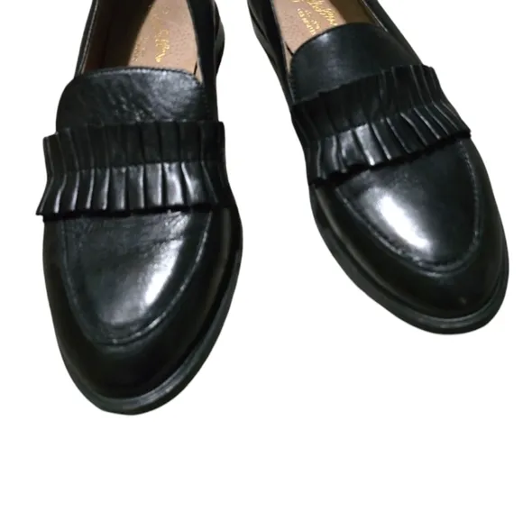 🐢 Seychelles Women’s Powerful Loafer black leather. Size 9