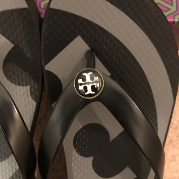 🆕 Tory Burch Wedge  Emory Logo  Flip Flops