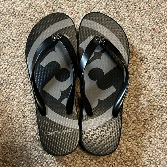 🆕 Tory Burch Wedge  Emory Logo  Flip Flops