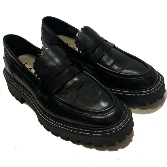 10 / LÄST Wome’s Leather Loafers