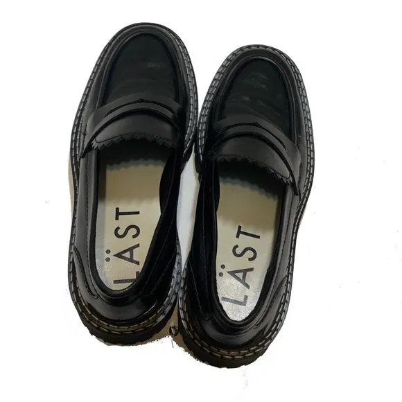 10 / LÄST Wome’s Leather Loafers