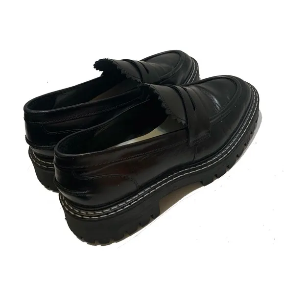 10 / LÄST Wome’s Leather Loafers