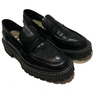 10 / LÄST Wome’s Leather Loafers
