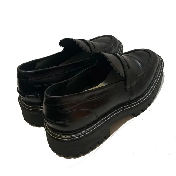 10 / LÄST Wome’s Leather Loafers
