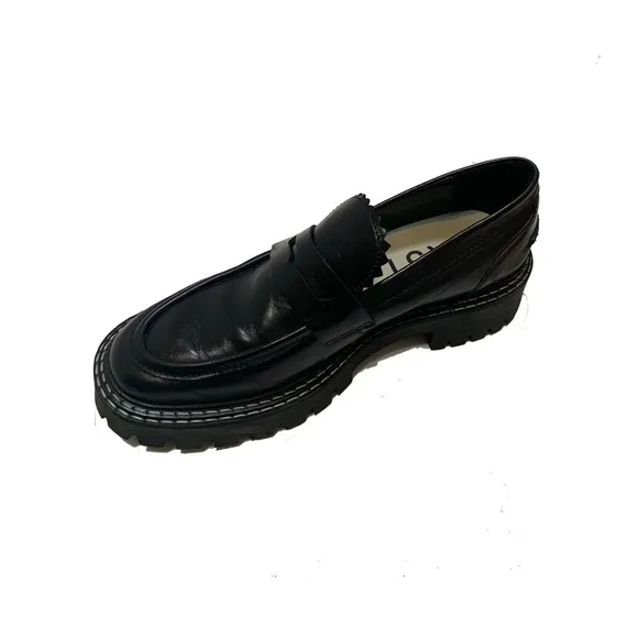 10 / LÄST Wome’s Leather Loafers