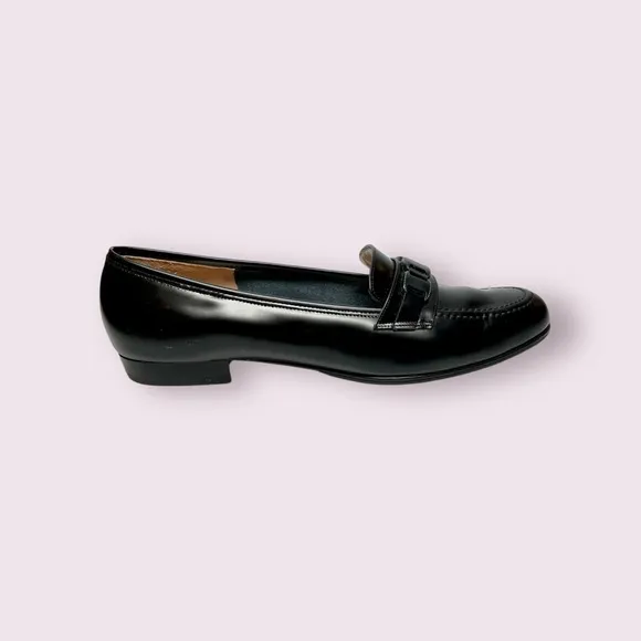 1990s Salvatore Ferragamo Black Leather Loafers Size 7B