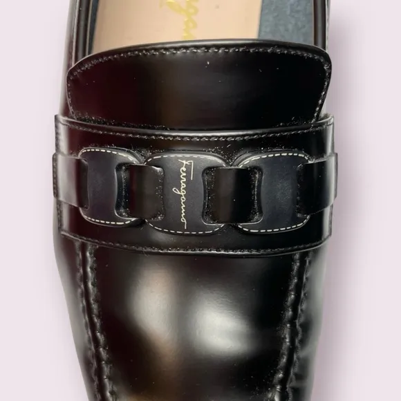 1990s Salvatore Ferragamo Black Leather Loafers Size 7B