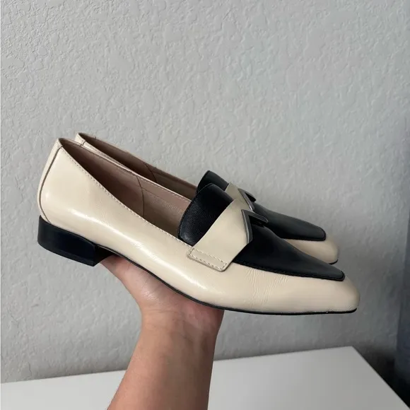 27 Edit Roxanne Black and Cream Loafers Size 10