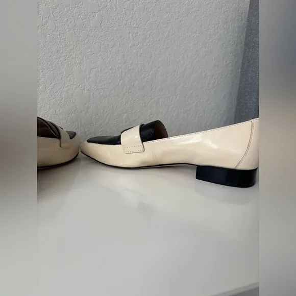 27 Edit Roxanne Black and Cream Loafers Size 10