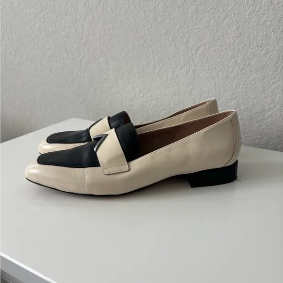 27 Edit Roxanne Black and Cream Loafers Size 10