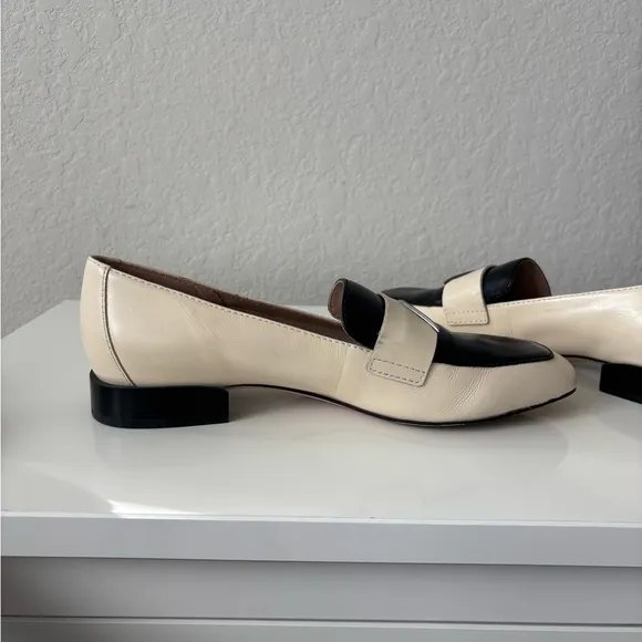 27 Edit Roxanne Black and Cream Loafers Size 10