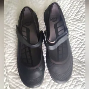 Abeo 24/7 leather velc strap mary jane comfort flats shoes