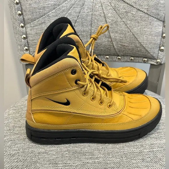 ACG Nike Woodside 2 Hiking Waterproof Boots - Size 5Y