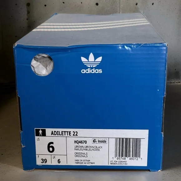 ADIDAS • Adilette 22W Slides Sandals Slippers Pool Beach Includes Box