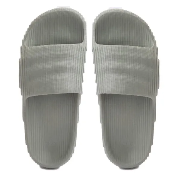 ADIDAS • Adilette 22W Slides Sandals Slippers Pool Beach Includes Box