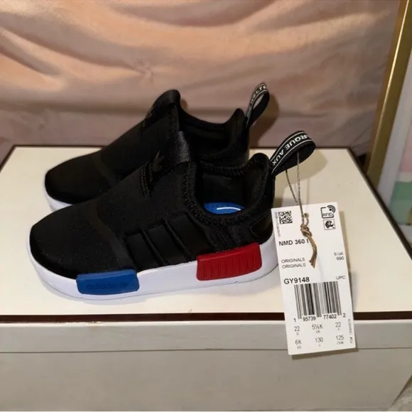 ADIDAS BLACK NMD 360 SLIP ON SNEAKERS. Kids size 6