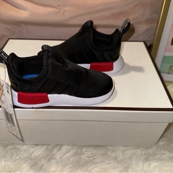 ADIDAS BLACK NMD 360 SLIP ON SNEAKERS. Kids size 6