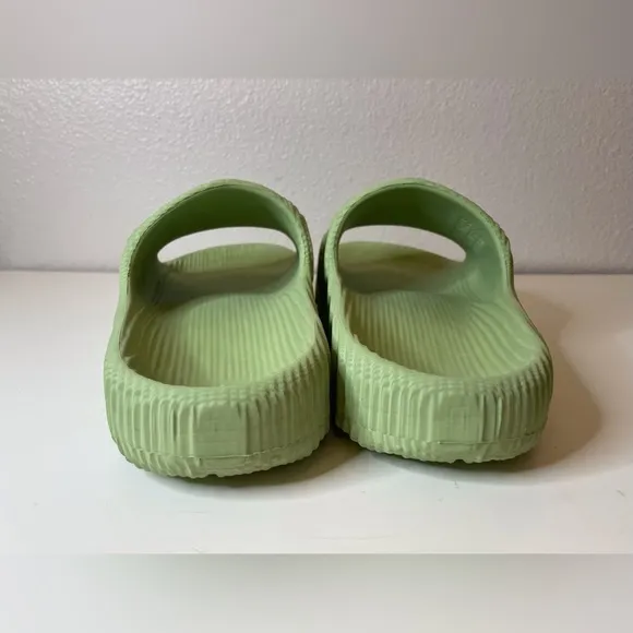 Adidas Men’s Adilette 22 Slides “Magic Lime” Slip On Sandals Size 10