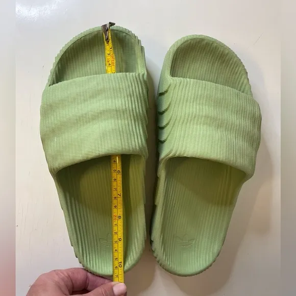 Adidas Men’s Adilette 22 Slides “Magic Lime” Slip On Sandals Size 10