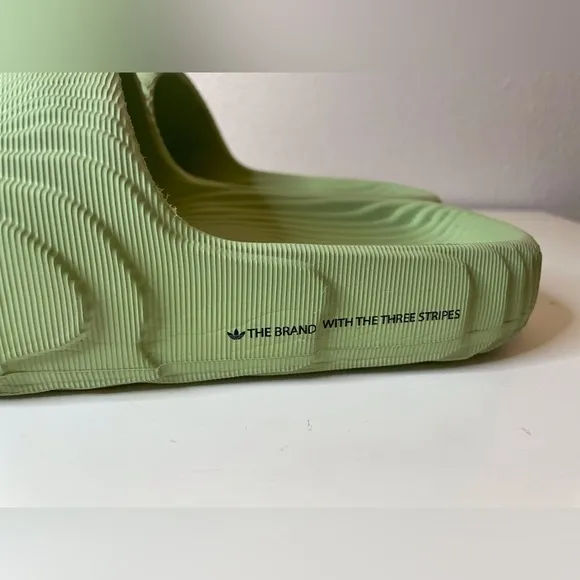 Adidas Men’s Adilette 22 Slides “Magic Lime” Slip On Sandals Size 10