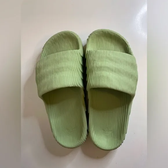 Adidas Men’s Adilette 22 Slides “Magic Lime” Slip On Sandals Size 10