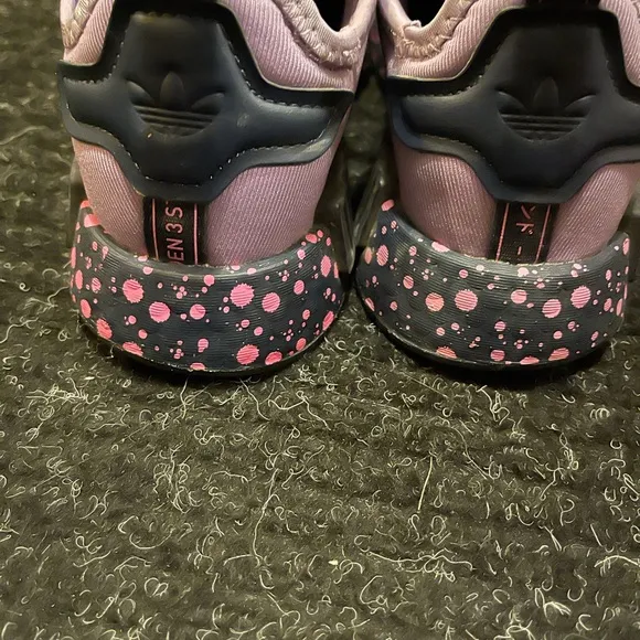 adidas Unisex-Child NMD_R1 Floral Size 3 Sneakers