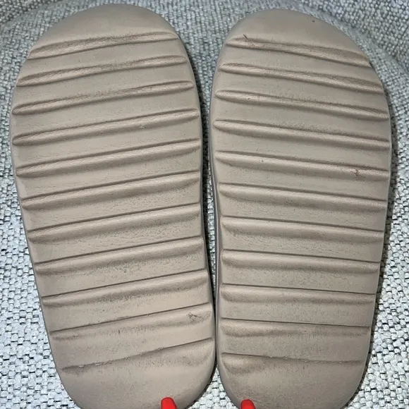 Adidas Yeezy Slides &quot;Pure&quot; Size 9 GW1934