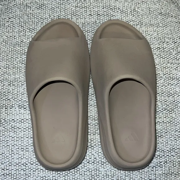 Adidas Yeezy Slides &quot;Pure&quot; Size 9 GW1934