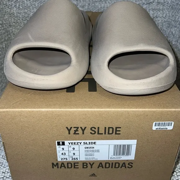Adidas Yeezy Slides &quot;Pure&quot; Size 9 GW1934