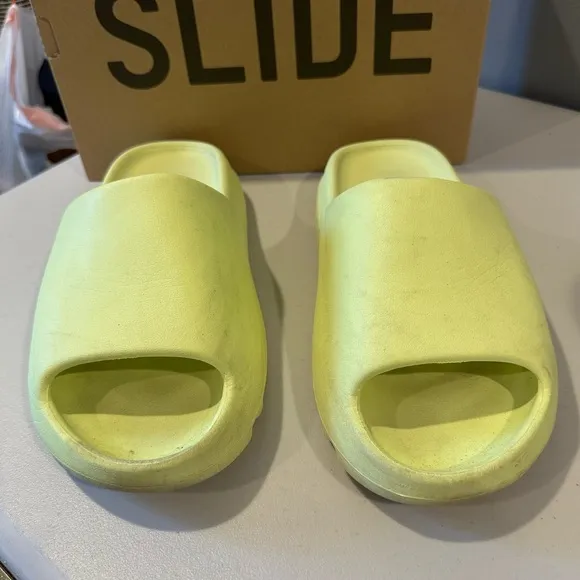 Adidas Yeezy Slides 'Glow Green'