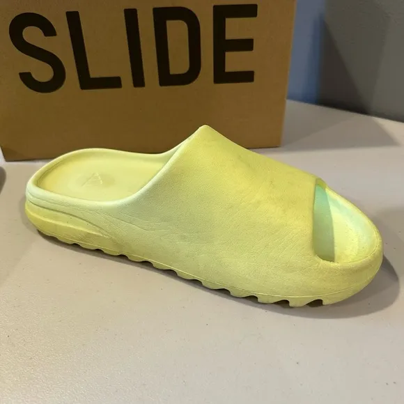 Adidas Yeezy Slides 'Glow Green'