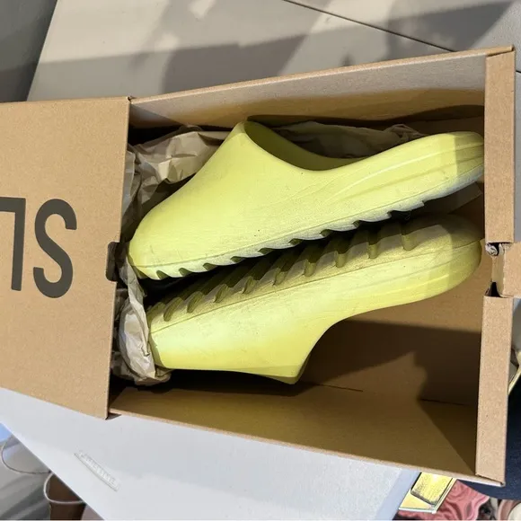 Adidas Yeezy Slides 'Glow Green'