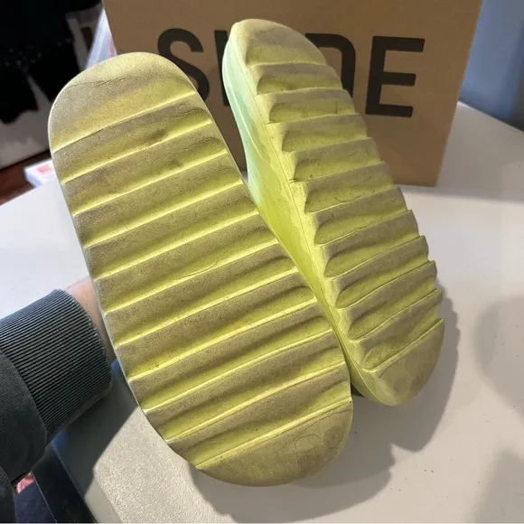 Adidas Yeezy Slides 'Glow Green'