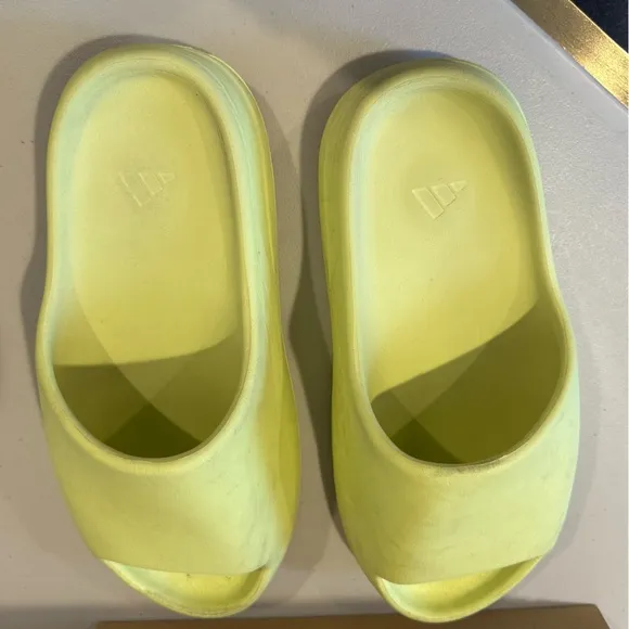 Adidas Yeezy Slides 'Glow Green'