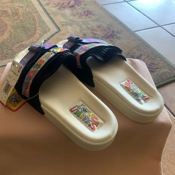 ADILETTE 2.0 SLIDE 'PRIDE PACK - LOVE UNITES'